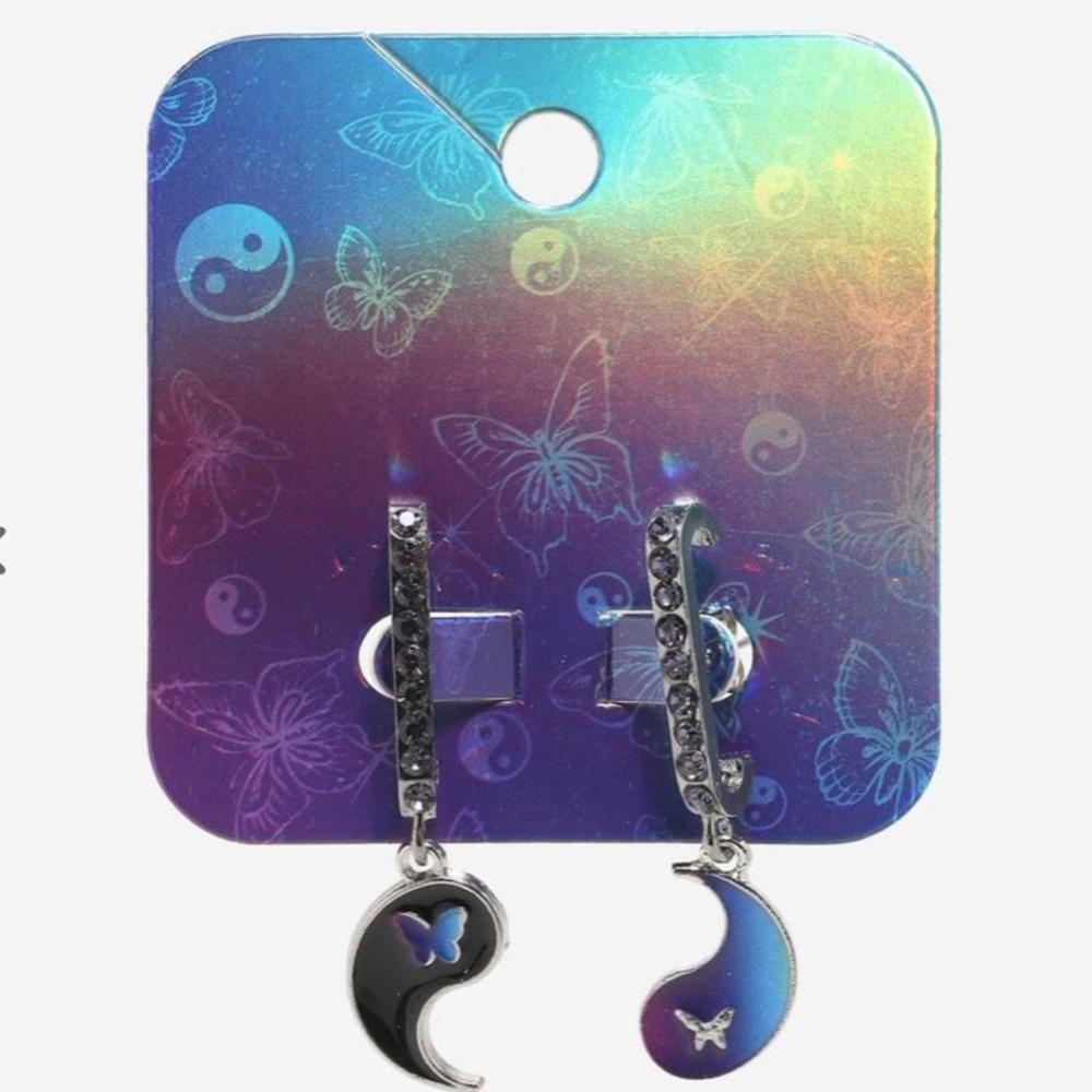 🦋Butterfly Yin-Yang Cuff Earrings‎ Hot Topic🦋